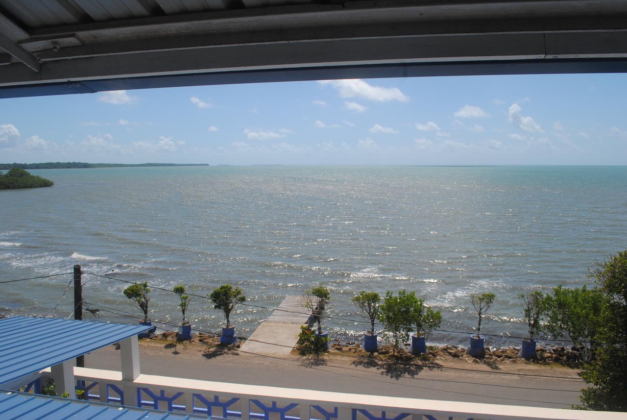 The Sea Front Inn Пунта-Горда Экстерьер фото