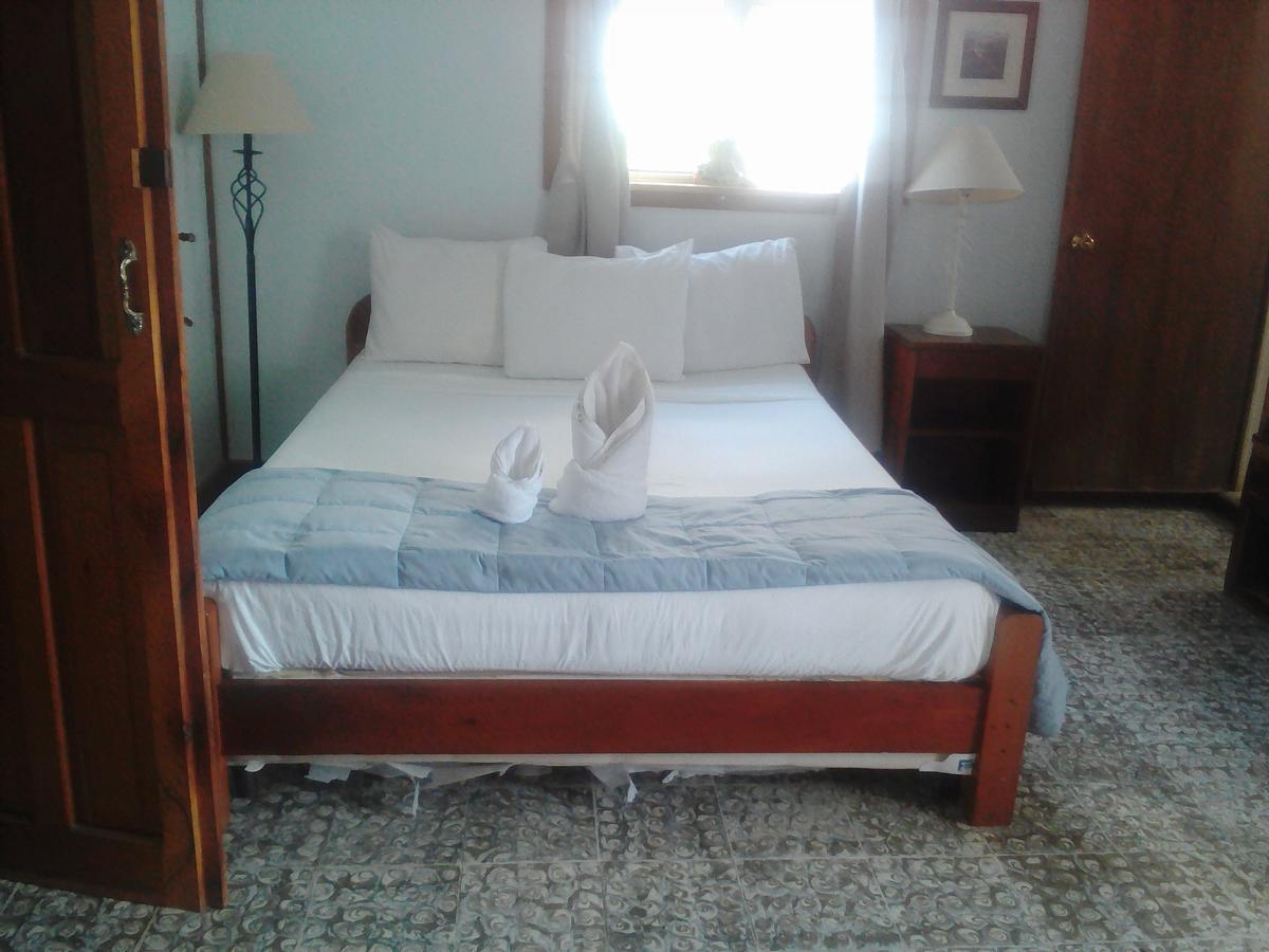The Sea Front Inn Пунта-Горда Экстерьер фото